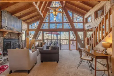 Image de Lakefront Timberline Chalet by Innsbrook Vacations!