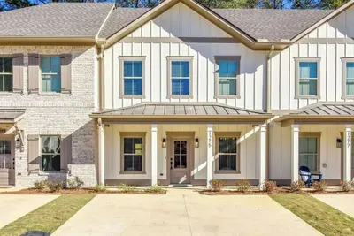 Image de Tiger's Tail in Auburn - 2 Br/2. 5 Ba condo 1. 5 miles from Au, sleeps 8!