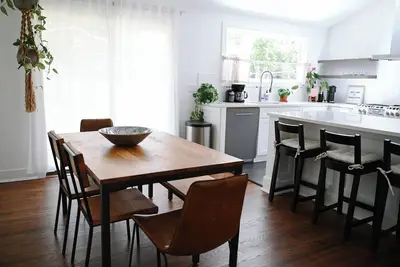 Image de Charming 2-bedroom house in beautiful Charleston with full kitchen, Ac, patio