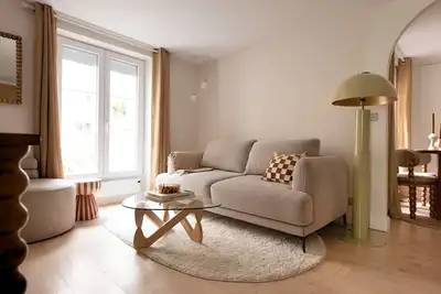 Image de 4p/1br - Fully Renovated ~ Step from Place VendĂ´me