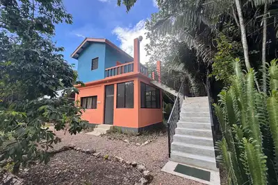 Image de Papaya Jungle House - Queen Bed, A/C, &  Tree Top Terrace