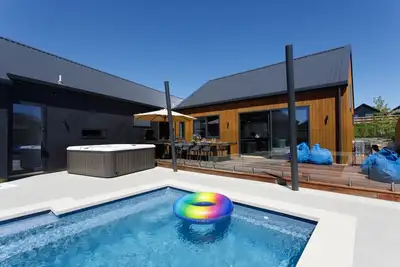 Image de Prowess Lodge - luxury with private pool and spa