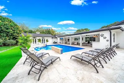 Image de Heated Pool! Private Home+Bikes & Fire Pit!