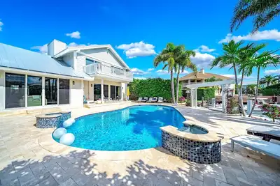 Image de Heated Pool & Waterfront! Close 2 Beach & Avenue!