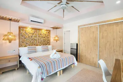 Luxurious room with Wi-Fi, Rain Shower, A\/C in tranquil Potrero.