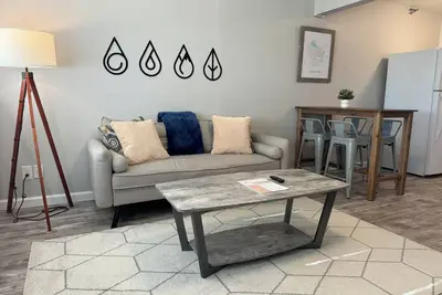Image de Modern & Cozy 2br w/ King Bed in Appleton, 30 mins by drive from Lambeau Field