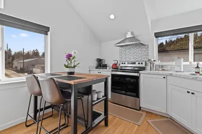 Image de Stylish 1br- Walk to Lake, Dining & Downtown Cda!