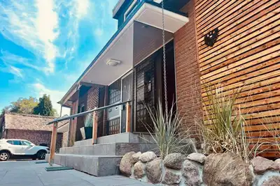 Image de Cozy & Central Oasis with HotTub close to beach