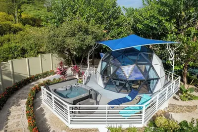 Love Geodome with Wi-Fi, Hot-Tub, Pool, A\/C in tranquil Potrero.