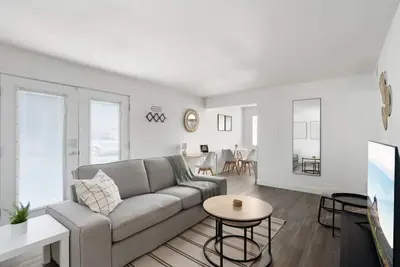 Image de 1Bedroom + Parking & WiFi | Close to Chase Field