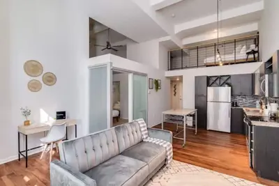 Image de 2-Bedroom in Cbd • Sky Lounge & Pool Access