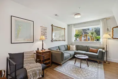 Image de #G 2-Story, Modern Rustic Apt in Cntrl Downtown