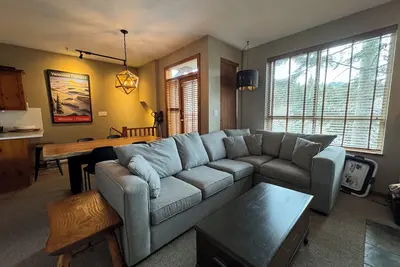 Image de Spacious Whistler Townhome – Walk to Lifts!