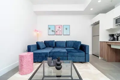 Image de King Bed brand new safe Oasis minutes to Brickell