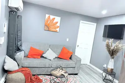 Image de little paradise in windsor-Center