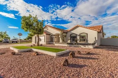Image de Exquisite Golf Course Home: A Cozy Getaway!