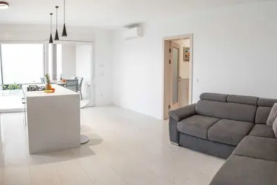 Image de Spacious Povljana Apartment with Sea View and Terrace - Three Bedroom Apartment with Sea View and Balcony