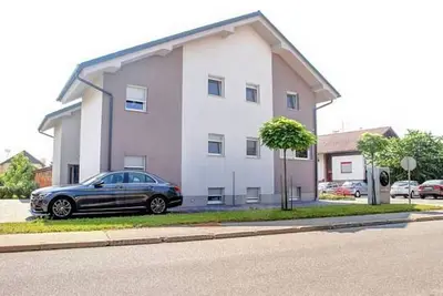 Image de Stylish Retreat with Bbq and Modern Amenities near Terme - Three Bedroom Apartment
