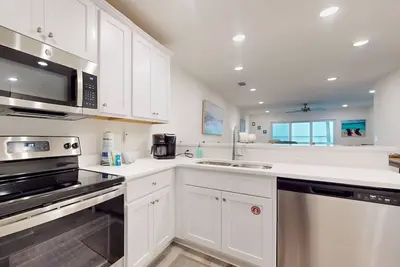 Image de Bayfront townhome with incredible views, close to beach, private washer\/dryer