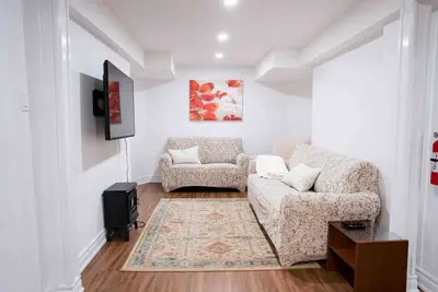 Image de Adorable 3 Bedroom Apartment with Free Parking