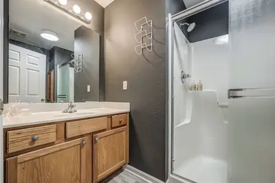 Image de Vibrant and cozy in-town Louisburg 3 bedroom, 2 1/2 bath townhouse