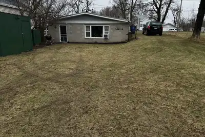 Image de Cozy cottage on the Fox River, in town location