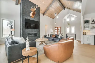 Image de Boyne Mtn Retreat w/ Hot Tub + Shuttle to Resort!