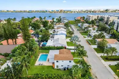 Image de Charming 2-bedroom house in amazing Lake Worth Beach with WiFi, Ac, private pool