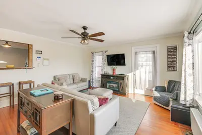 Image de Close to Dtwn Bangor: Inviting Maine Home