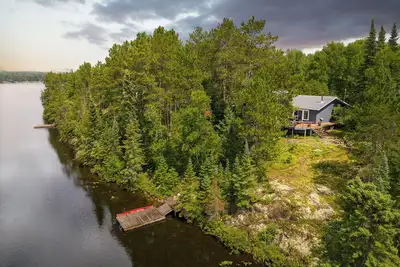 Image de Hilly Hideaway Retreat~ lakefront cabin in Kenora