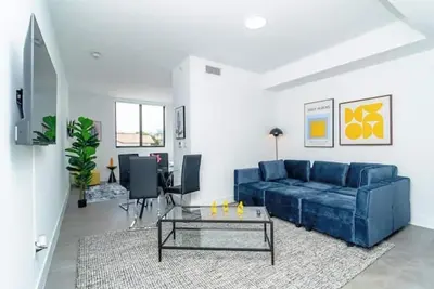 Image de King Bed brand new safe Oasis minutes to Brickell