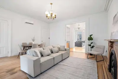 Image de Classic Nyc Brownstone Apartment in Prime Chelsea!