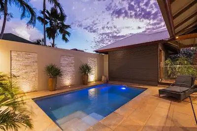 Image de 5 Bedroom 3 Bathroom Luxury House with Pool