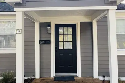 Image de Charmant joyau de trois chambres récemment rénové au cœur de la ville