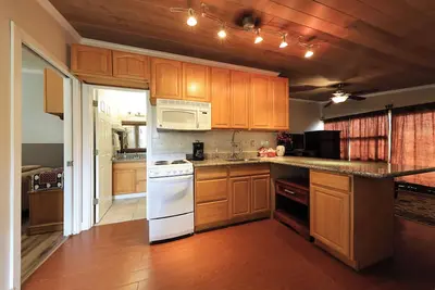 Image de Beachwood Condos& Resort, Pool Side Condo with 2 Queen Beds & Kitchen near beach