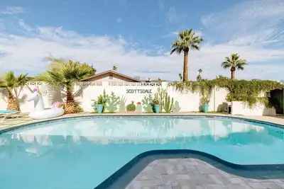 Image de Beautiful Scottsdale-Heated Pool and HotTub