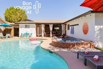 Image de 5 Bedroom/5 Bathroom w/ Heated Pool & Hot Tub