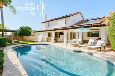 Image de 5br getaway w/ heated pool, hot tub & games