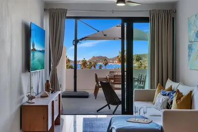 Image de Arch views, Infinity Pool, Cozy, Close to Beaches