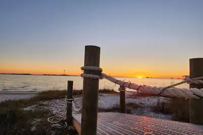 Image de Soundside Vibe! Sleeps 15, Private Community Beach, Pool! Minutes to Navarre!