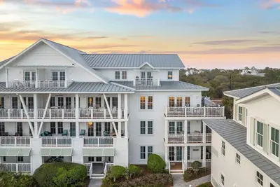 Image de Beach Front + Pool Front Watercolor Condo | Beach Views of 30a