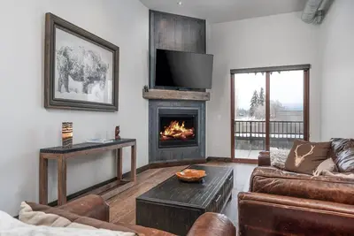 Image de New! Downtown Whitefish with private hot tub and balcony