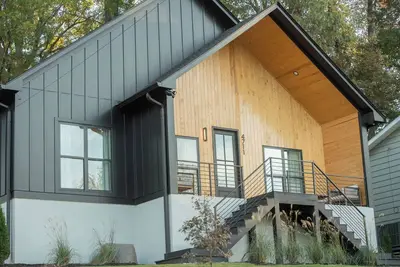 Image de Luxury Chalet Retreat; Classic European Elegance; Pets Welcome! 3br/2ba