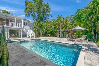 Image de Shore Thing | Luxe Pool Oasis, Hot Tub, Siesta Key Beach