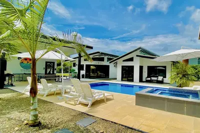 Image de Uvita Vacation Home / Private Pool /4 bedroom/A/C /Uvita Bahia Ballena Osa