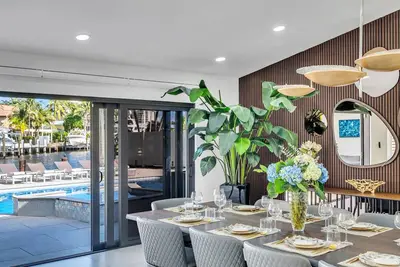 Waterfront / Heated Pool / Canal View & Access / Treasure Key / VlLLAS