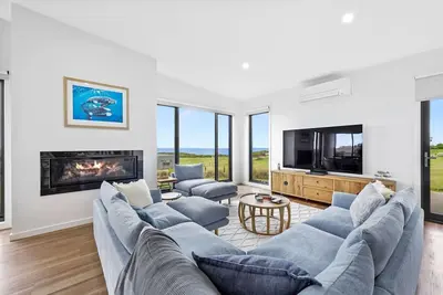 Image de Luxury 4 br house with sea views