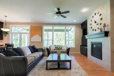 Image de Serene Haven Heights on Kinsley Terrace #41862