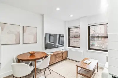 Image de Modern Chic 2br 1ba in Vibrant Murray Hill
