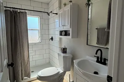 Image de Cozy, 1-bedroom apartment with a pulled-out couch, close to all the facilities.